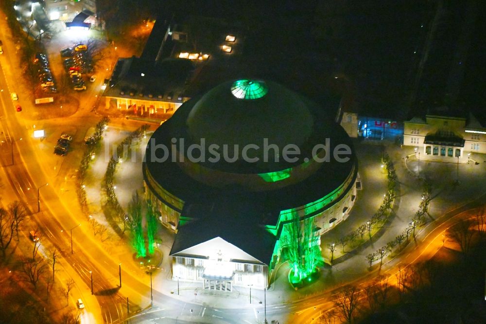 Nacht-Luftaufnahme Hannover - Nachtluftbild Veranstaltungshalle HCC Hannover Congress Centrum am Theodor-Heuss-Platz im Ortsteil Mitte in Hannover im Bundesland Niedersachsen, Deutschland