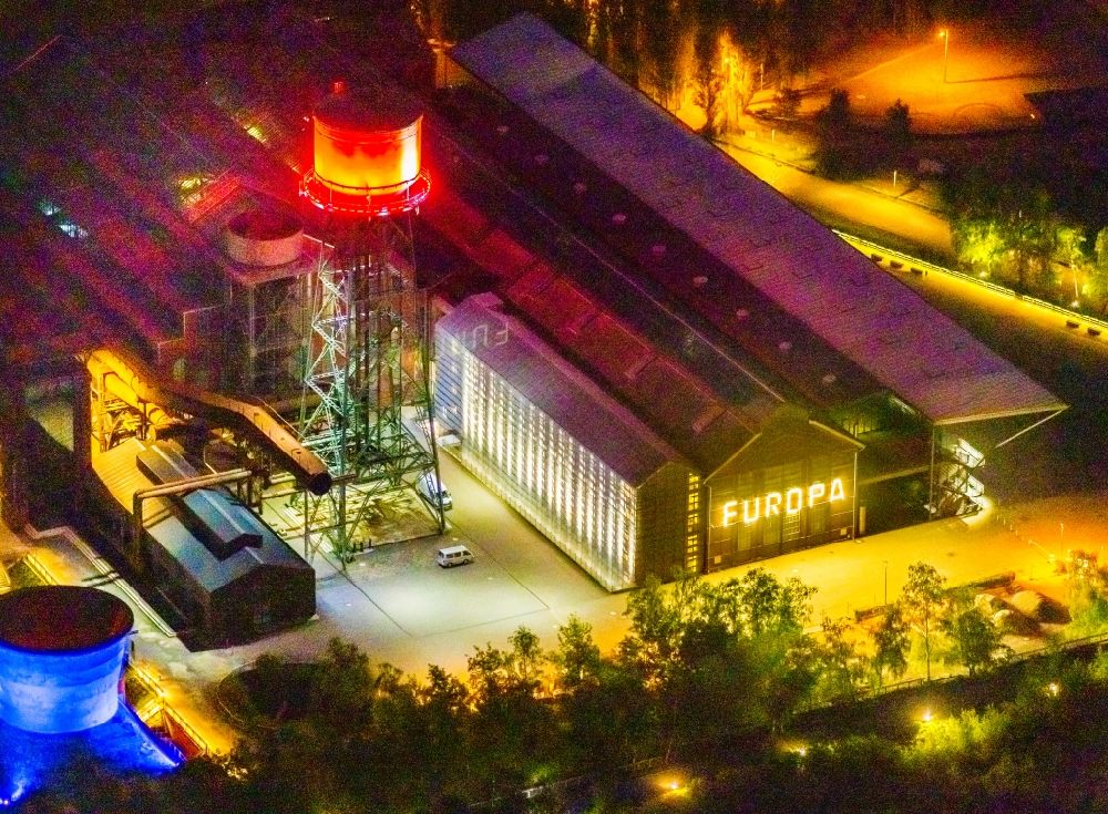 Bochum bei Nacht von oben - Nachtluftbild Veranstaltungshalle der Jahrhunderthalle Bochum in Bochum im Bundesland Nordrhein-Westfalen