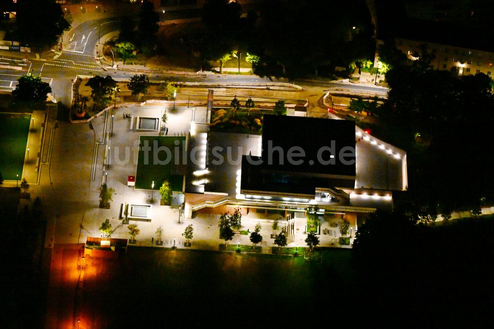 Nachtluftbild Potsdam - Nachtluftbild Veranstaltungshalle DAS MINSK Kunsthaus in Potsdam im Bundesland Brandenburg, Deutschland