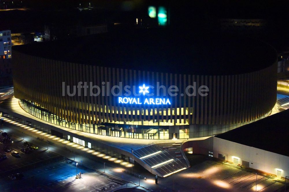 Nacht-Luftaufnahme Kopenhagen - Nachtluftbild Veranstaltungshalle Royal Arena an der Hannemanns Allé in Kopenhagen in Region Hovedstaden, Dänemark