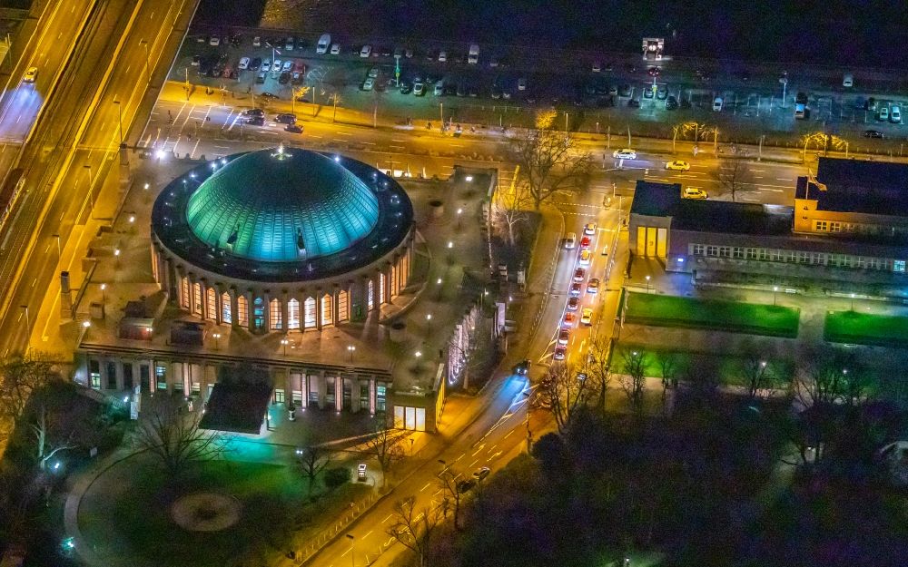 Nacht-Luftaufnahme Düsseldorf - Nachtluftbild Veranstaltungshalle Tonhalle in Düsseldorf im Bundesland Nordrhein-Westfalen, Deutschland