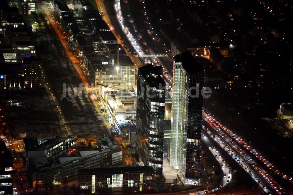 Nacht-Luftaufnahme München - Nachtluftbild vom Hochhaus- Emsemble Highlight Towers in München im Bundesland Bayern