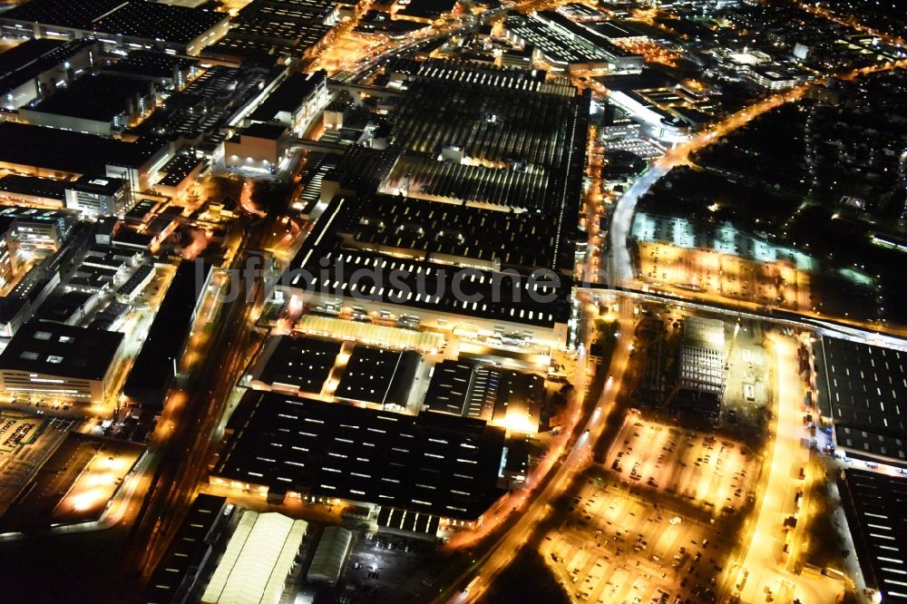 Nacht-Luftaufnahme Ingolstadt - Nachtluftbild vom Werksgelände der AUDI AG an der Ettinger Straße in Ingolstadt im Bundesland Bayern