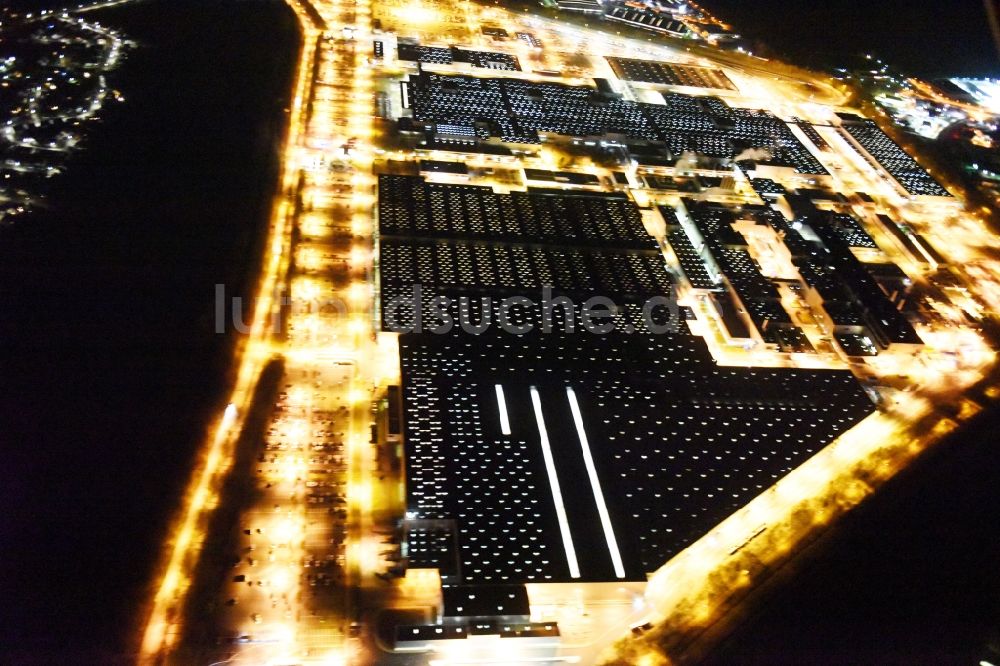 Nachtluftbild Ingolstadt - Nachtluftbild vom Werksgelände der AUDI AG an der Ettinger Straße in Ingolstadt im Bundesland Bayern
