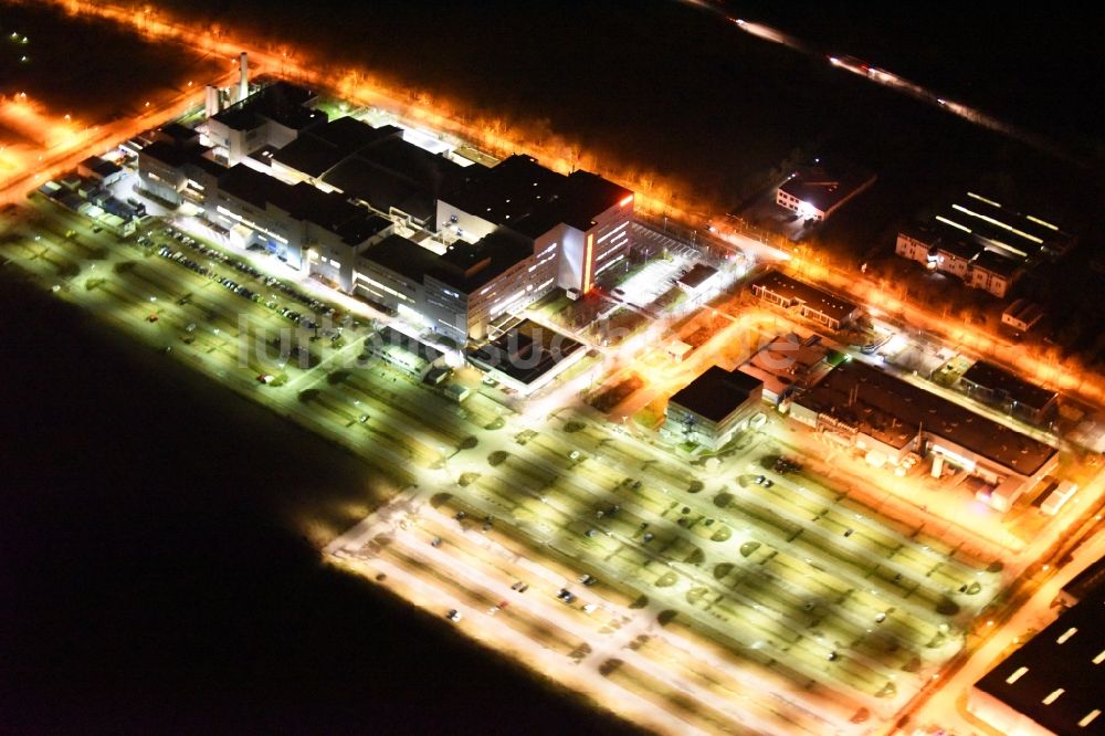 Nachtluftbild Regensburg - Nachtluftbild vom Werksgelände der OSRAM Opto Semiconductors GmbH in Regensburg im Bundesland Bayern