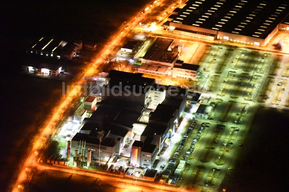 Nachtluftbild Regensburg - Nachtluftbild vom Werksgelände der OSRAM Opto Semiconductors GmbH in Regensburg im Bundesland Bayern