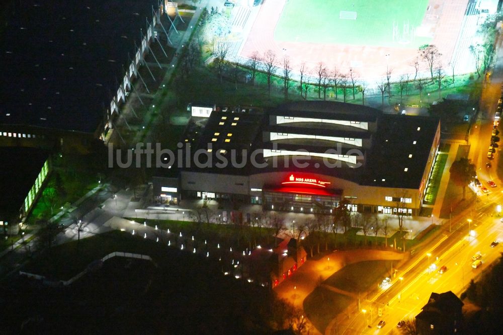Potsdam bei Nacht von oben - Nachtluftbild von der MBS Arena in Potsdam im Bundesland Brandenburg