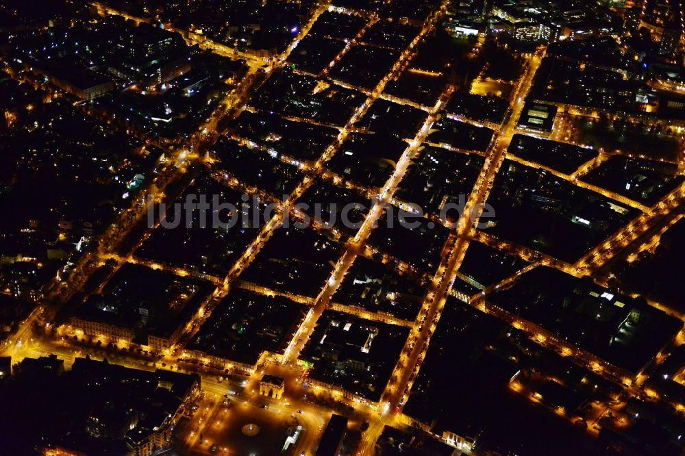 Potsdam bei Nacht aus der Vogelperspektive: Nachtluftbild von Potsdam im Bundesland Brandenburg