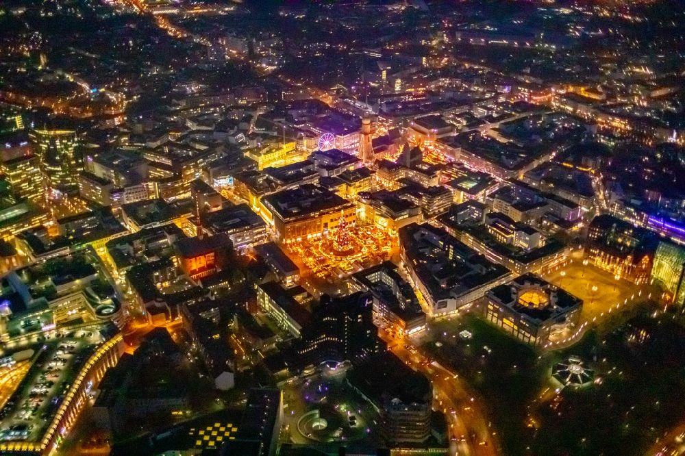 Nachtluftbild Dortmund - Nachtluftbild Weihnachtsmarkt- Veranstaltungsgelände und Verkaufs- Hütten und Buden am Hansaplatz in Dortmund im Bundesland Nordrhein-Westfalen, Deutschland