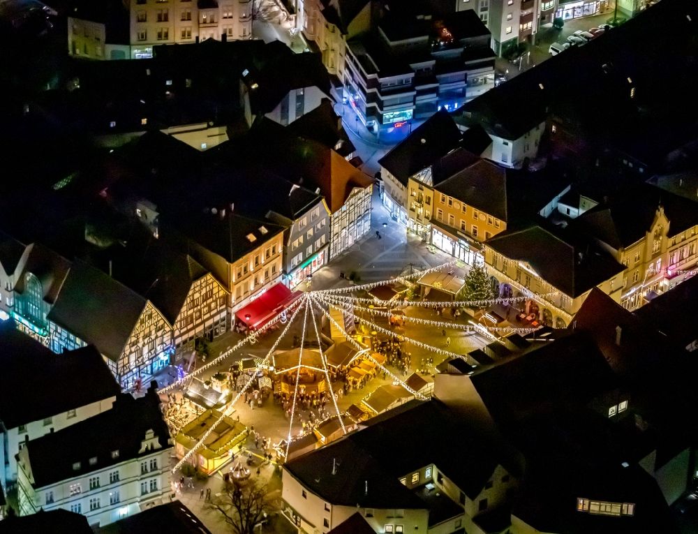 Nachtluftbild Unna - Nachtluftbild Weihnachtsmarkt- Veranstaltungsgelände und Verkaufs- Hütten und Buden auf dem Marktplatz in Unna im Bundesland Nordrhein-Westfalen, Deutschland