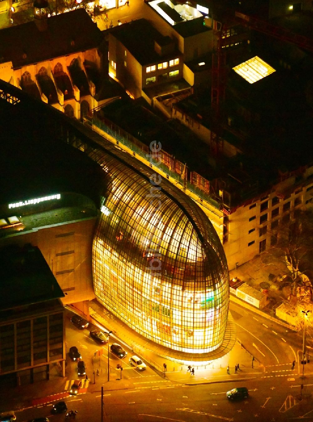 Nachtluftbild Köln - Nachtluftbild Weltstadthaus der Peek & Cloppenburg KG in Köln im Bundesland Nordrhein-Westfalen