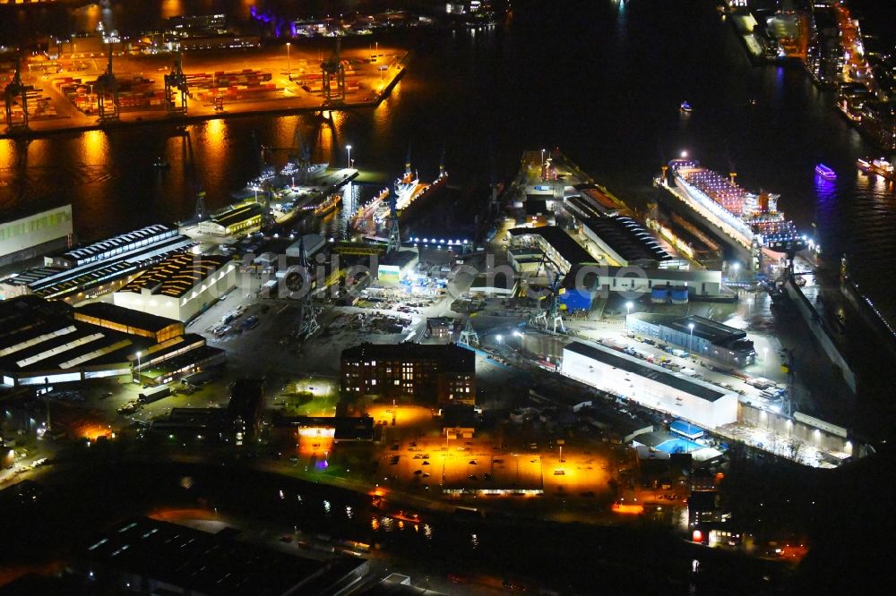 Nacht-Luftaufnahme Hamburg - Nachtluftbild Werftgelände der Blohm + Voss im Ortsteil Kleiner Grasbrook in Hamburg