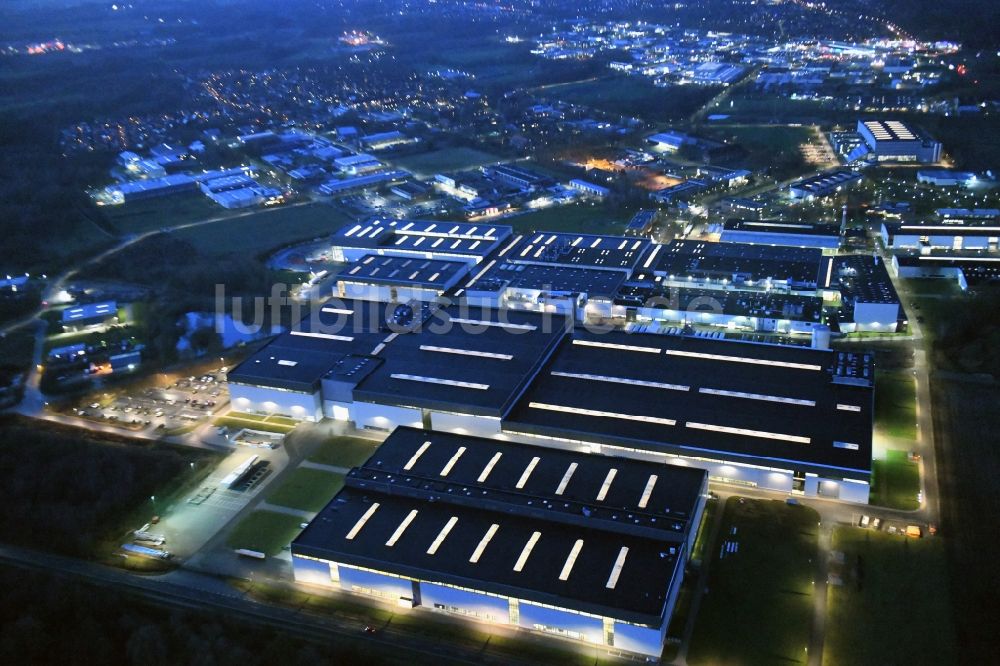 Nachtluftbild Stade - Nachtluftbild Werksgelände der Airbus Operations GmbH in Stade im Bundesland Niedersachsen, Deutschland