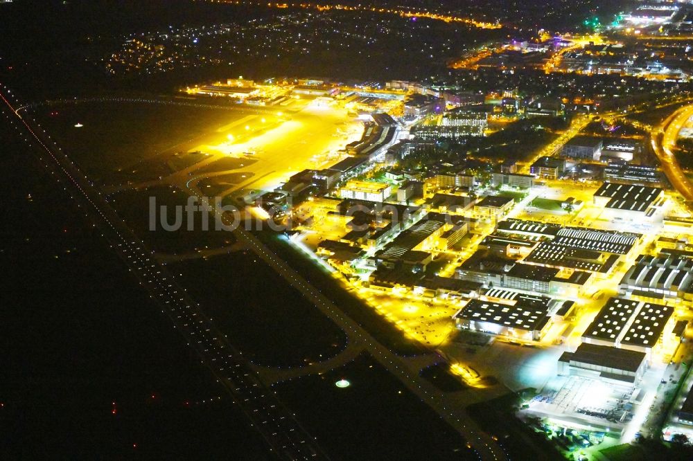 Nacht-Luftaufnahme Bremen - Nachtluftbild Werksgelände Airbus SE im Ortsteil Neustadt in Bremen, Deutschland