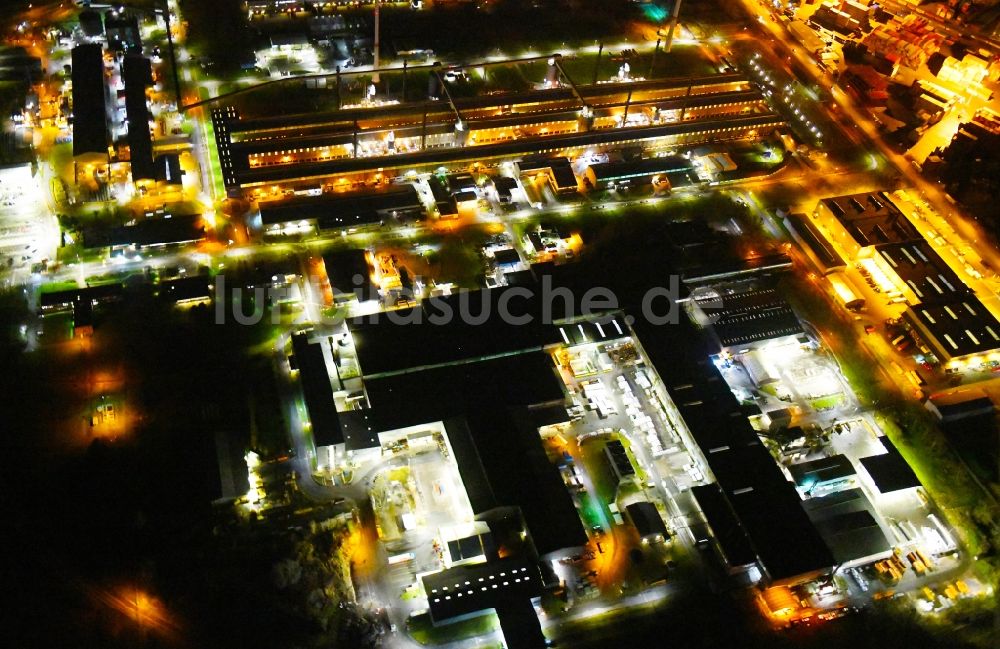 Nacht-Luftaufnahme Hamburg - Nachtluftbild Werksgelände an der Aluminiumstraße im Ortsteil Altenwerder in Hamburg, Deutschland