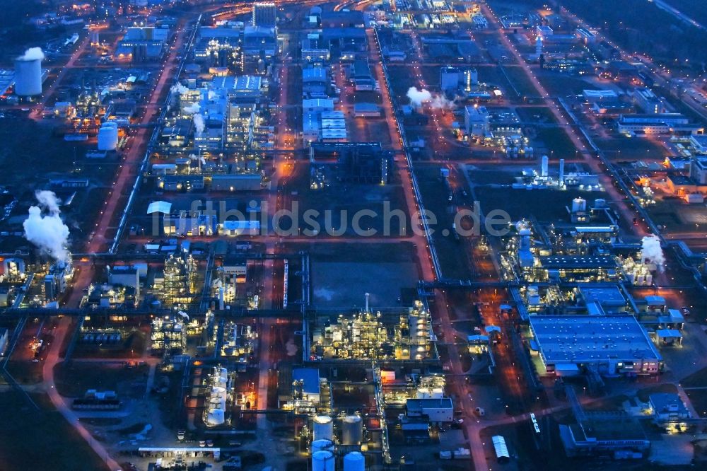 Nachtluftbild Schwarzheide - Nachtluftbild Werksgelände der BASF AG in Schwarzheide im Bundesland Brandenburg