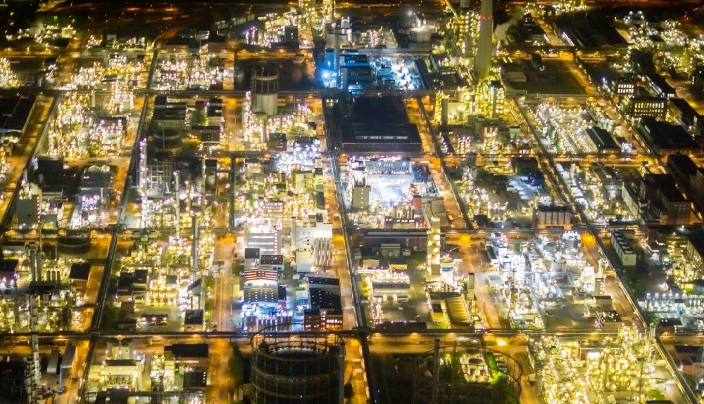 Nacht-Luftaufnahme Marl - Nachtluftbild Werksgelände des Chemieproduzenten Chemiepark Marl in Marl im Bundesland Nordrhein-Westfalen, Deutschland
