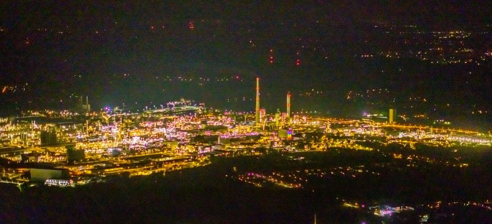 Nacht-Luftaufnahme Marl - Nachtluftbild Werksgelände des Chemieproduzenten Chemiepark Marl an der Paul-Baumann Straße in Marl im Bundesland Nordrhein-Westfalen, Deutschland