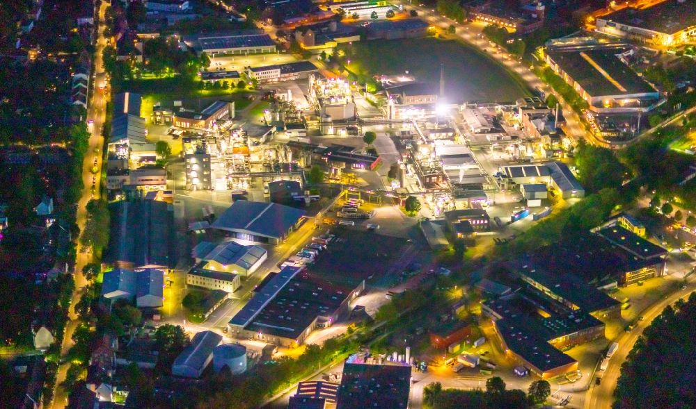 Nacht-Luftaufnahme Witten - Nachtluftbild Werksgelände des Chemieproduzenten Evonik in Witten im Bundesland Nordrhein-Westfalen, Deutschland
