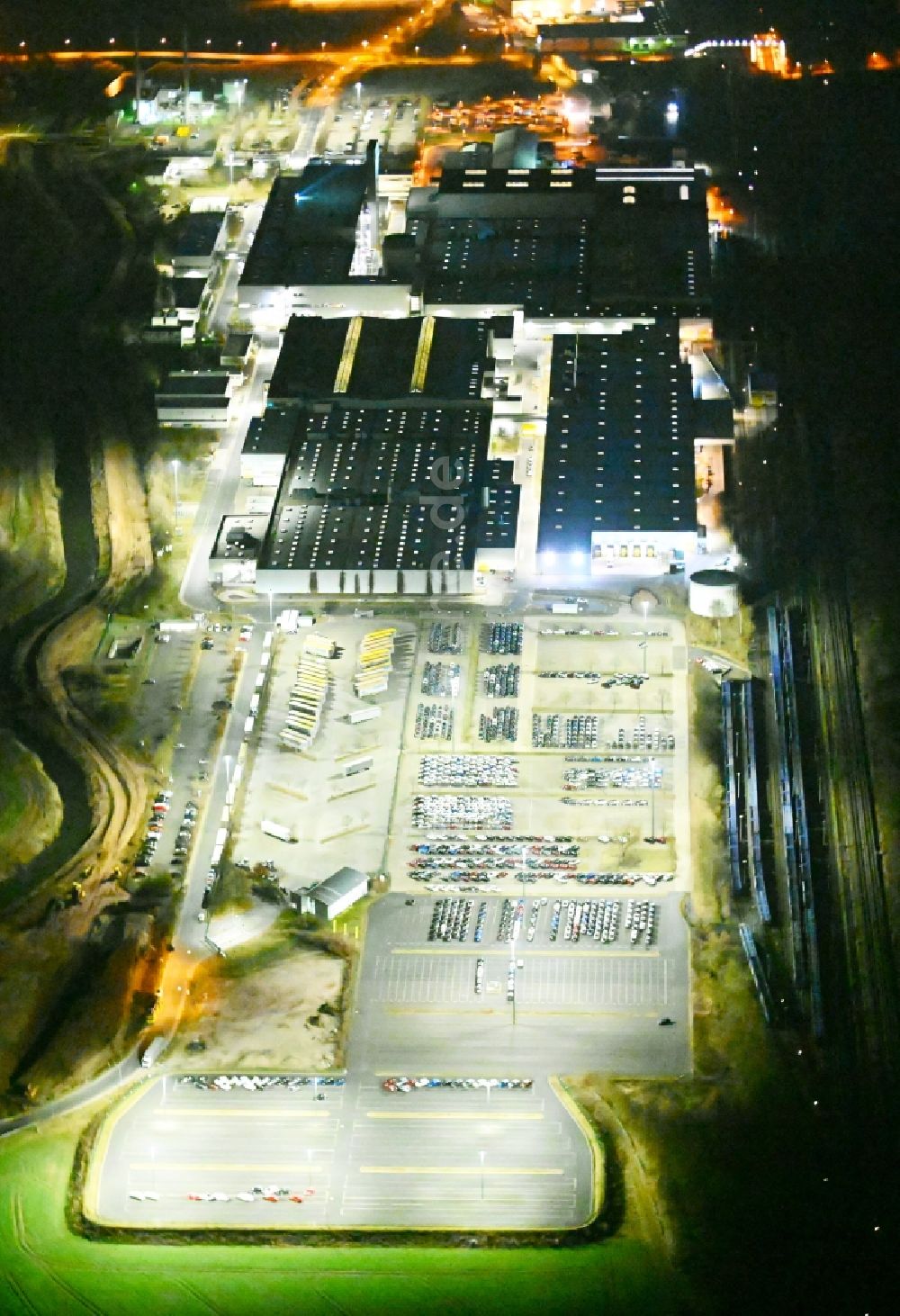 Nachtluftbild Eisenach - Nachtluftbild Werksgelände der der Adam Opel AG in Eisenach im Bundesland Thüringen, Deutschland