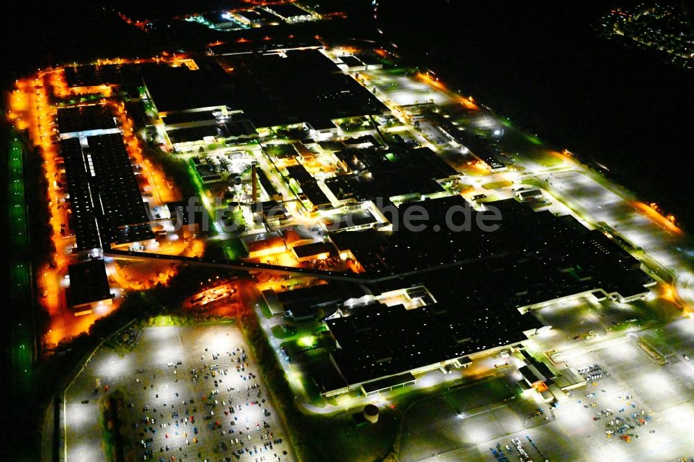 Nacht-Luftaufnahme Saarlouis - Nachtluftbild Werksgelände der Ford Werke in Saarlouis im Bundesland Saarland, Deutschland