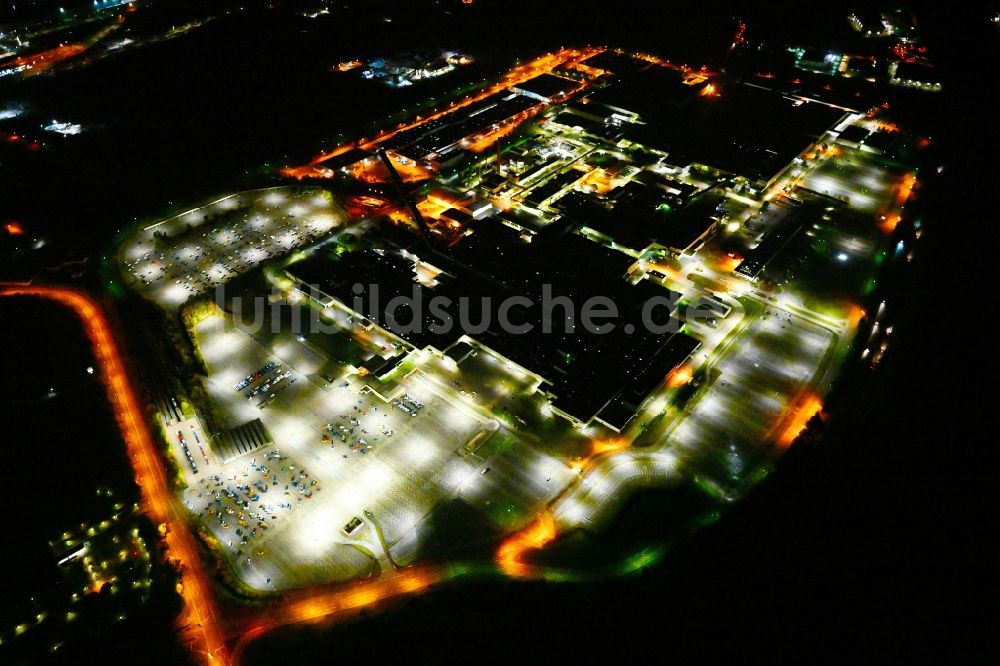 Saarlouis bei Nacht von oben - Nachtluftbild Werksgelände der Ford Werke in Saarlouis im Bundesland Saarland, Deutschland