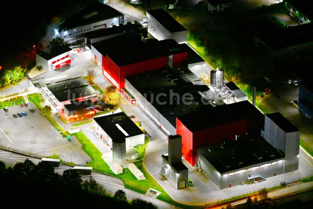 Bexbach bei Nacht von oben - Nachtluftbild Werksgelände Fuchs & Hoffmann Kakaoprodukte GmbH in Bexbach im Bundesland Saarland, Deutschland