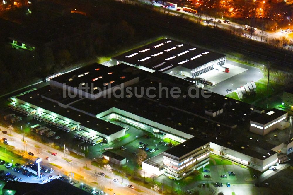 Berlin bei Nacht von oben - Nachtluftbild Werksgelände der Harry-Brot GmbH im Ortsteil Marzahn in Berlin, Deutschland