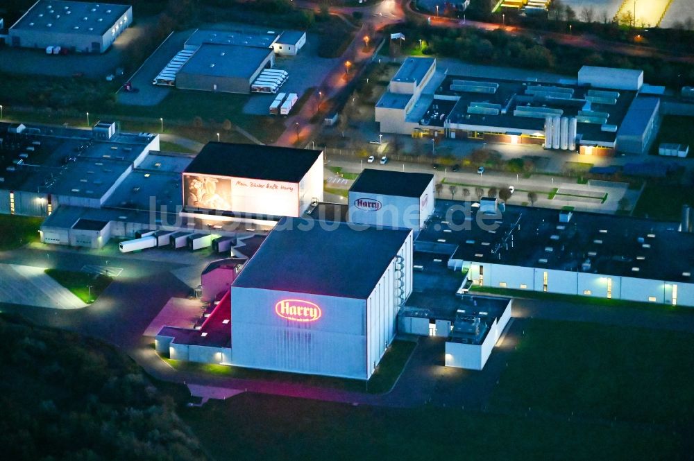 Nachtluftbild Osterweddingen - Nachtluftbild Werksgelände der Harry Brot GmbH in Osterweddingen im Bundesland Sachsen-Anhalt, Deutschland