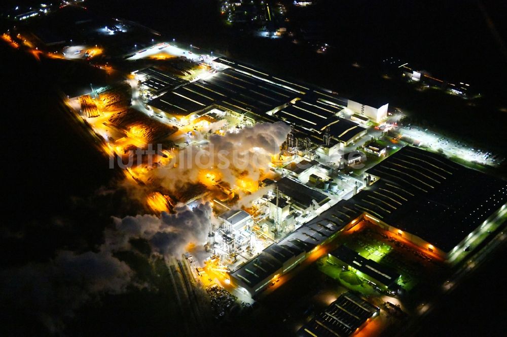 Nacht-Luftaufnahme Heiligengrabe - Nachtluftbild Werksgelände der KRONOTEX GmbH und in Heiligengrabe im Bundesland Brandenburg, Deutschland