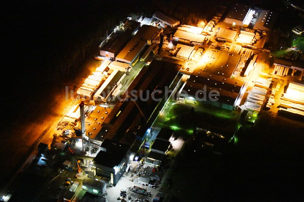 Nacht-Luftaufnahme Flechtingen - Nachtluftbild Werksgelände der ROCKWOOL Mineralwolle GmbH in Flechtingen im Bundesland Sachsen-Anhalt, Deutschland