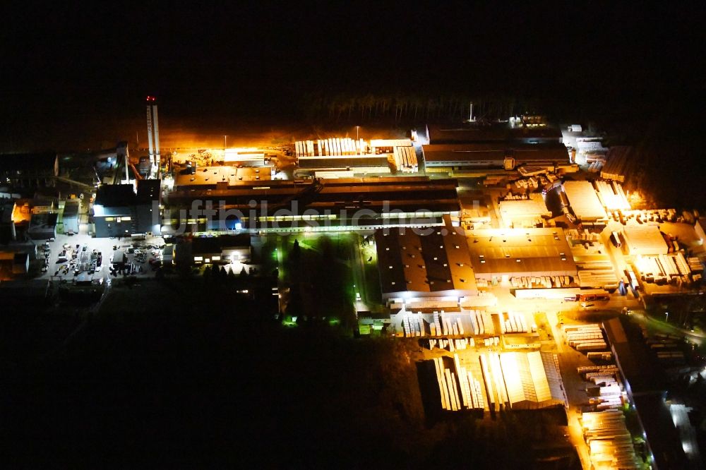 Nacht-Luftaufnahme Flechtingen - Nachtluftbild Werksgelände der ROCKWOOL Mineralwolle GmbH in Flechtingen im Bundesland Sachsen-Anhalt, Deutschland