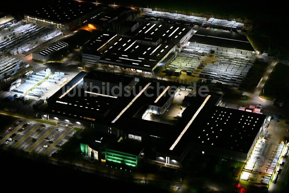 Nachtluftbild Weißenfels - Nachtluftbild Werksgelände der Schüco Polymer Technologies KG in Weißenfels im Bundesland Sachsen-Anhalt, Deutschland