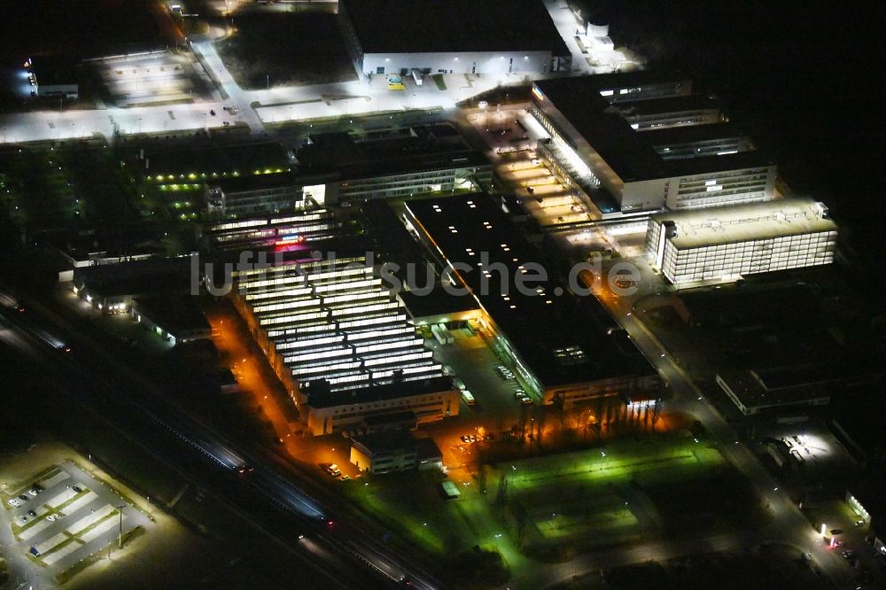 Nachtluftbild Forchheim - Nachtluftbild Werksgelände der Siemens Healthineers in Forchheim im Bundesland Bayern, Deutschland