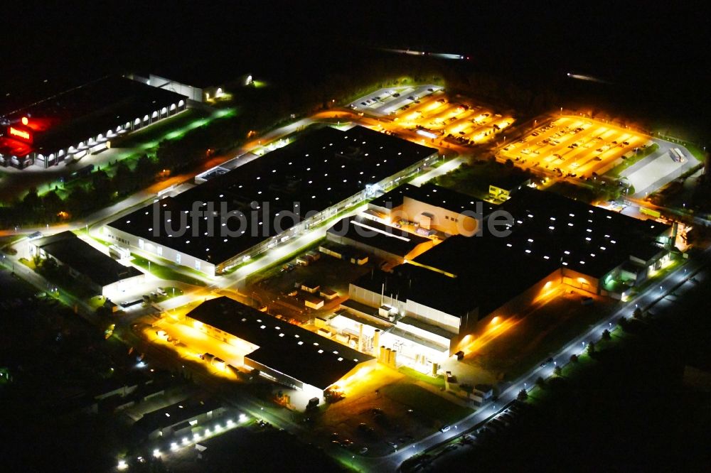 Nacht-Luftaufnahme Kamenz - Nachtluftbild Werksgelände der Li-Tec Battery GmbH in Kamenz im Bundesland Sachsen, Deutschland