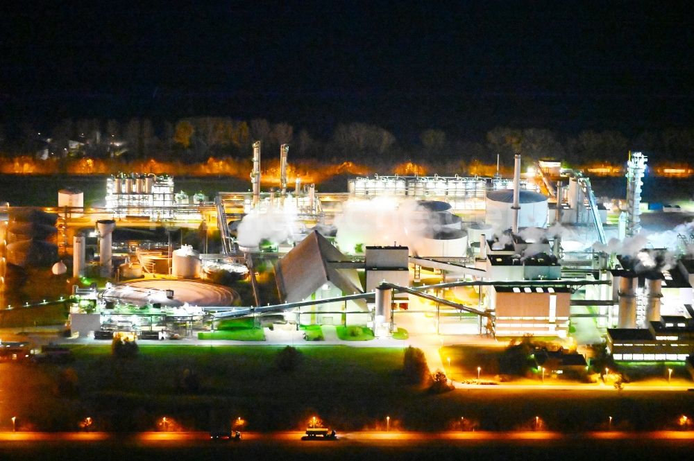 Nachtluftbild Klein Wanzleben - Nachtluftbild Werksgelände der Zuckerfabrik in Klein Wanzleben im Bundesland Sachsen-Anhalt, Deutschland