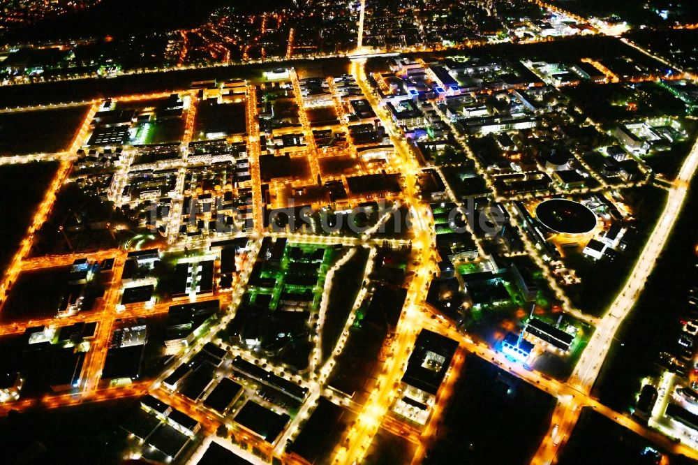 Berlin bei Nacht von oben - Nachtluftbild WISTA Gewerbegebiet - Wissenschafts- und Wirtschaftsstandort Adlershof in Berlin, Deutschland