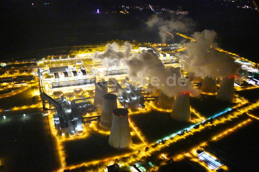 Nacht-Luftaufnahme Teichland - Nachtluftbild Wärmekraftwerk Jänschwalde im Bundesland Brandenburg