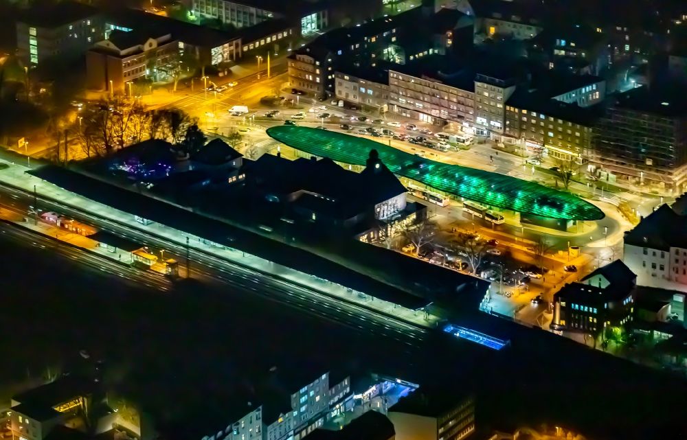 Nacht-Luftaufnahme Herne - Nachtluftbild ZOB Omnibus- Bahnhof der Verkehrsbetriebe am Konrad-Adenauer-Platz in Herne im Bundesland Nordrhein-Westfalen, Deutschland