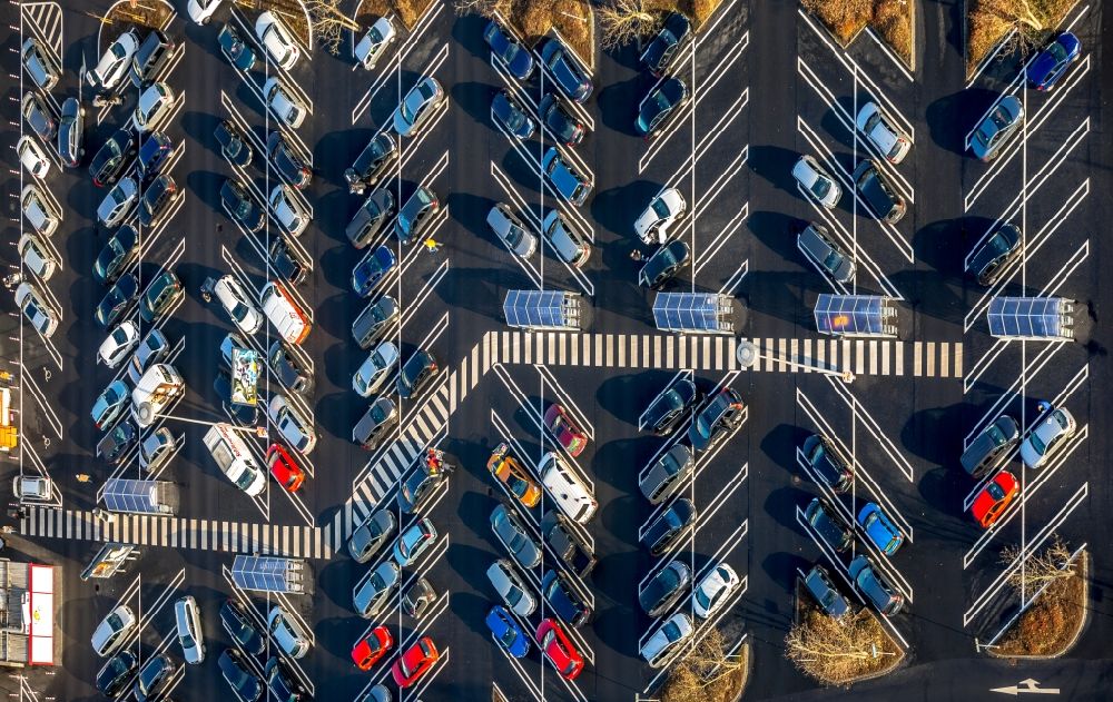 Senkrecht-Luftbild Hamm - Senkrechtluftbild Abstellfläche für parkende Autos am Einkaufs- Zentrum Am Schacht III in Hamm im Bundesland Nordrhein-Westfalen, Deutschland