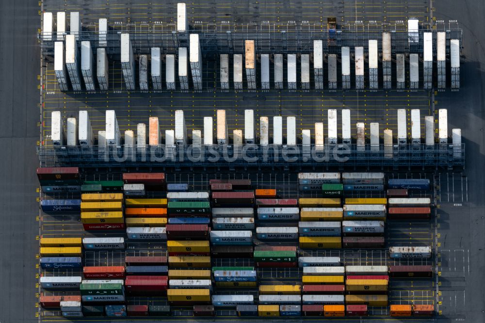 Senkrecht-Luftbild Bremerhaven - Senkrechtluftbild Abstellflächen für Container am Überseehafen in Bremerhaven im Bundesland Bremen, Deutschland