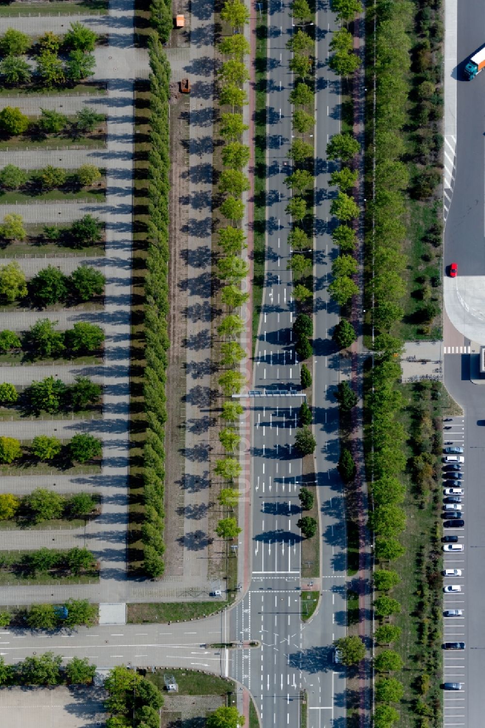 Senkrecht-Luftbild Leipzig - Senkrechtluftbild Auto- Parkplatz und Abstellfläche auf dem Gelände der Leipziger Messe in Leipzig im Bundesland Sachsen, Deutschland
