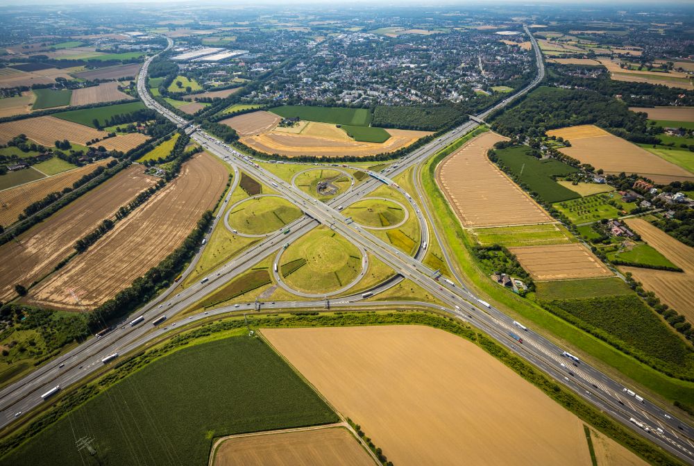 Senkrecht-Luftbild Kamen - Autobahnkreuz der BAB A1 A2 Kamener Kreuz in Kamen im Bundesland Nordrhein-Westfalen, Deutschland
