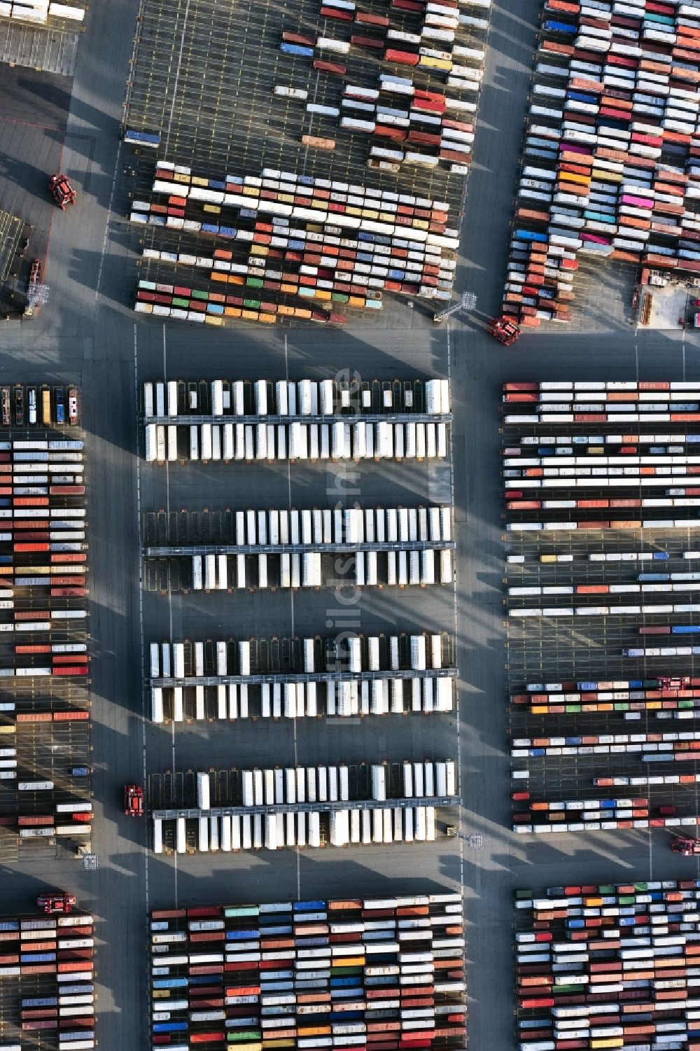Senkrecht-Luftbild Bremerhaven - Senkrechtluftbild Containerterminal im Containerhafen in Bremerhaven im Bundesland Bremen