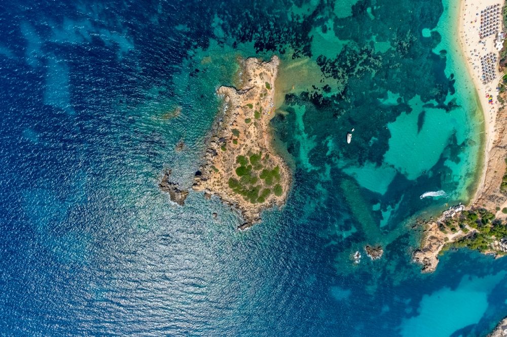 Senkrecht-Luftbild Portals Nous - Senkrechtluftbild Felsplateau in der Wasser- Oberfläche illa d'en Sales in Portals Nous in Balearische Inseln, Spanien