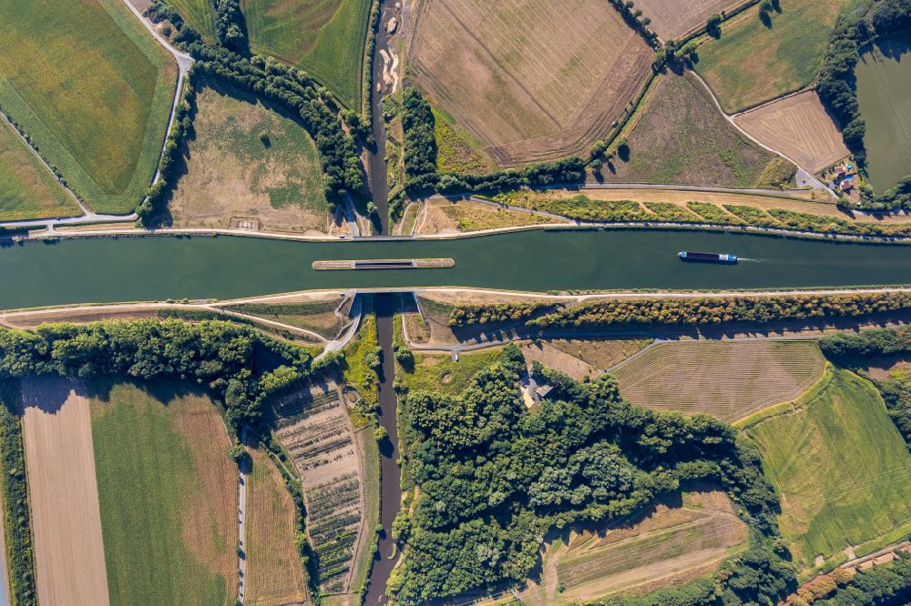 Senkrecht-Luftbild Pelkum - Senkrechtluftbild Fluss - Brücke der Kanalbrücke Lippe Neue Fahrt des Dortmund-Ems-Kanal über die Lippe in Pelkum im Bundesland Nordrhein-Westfalen, Deutschland
