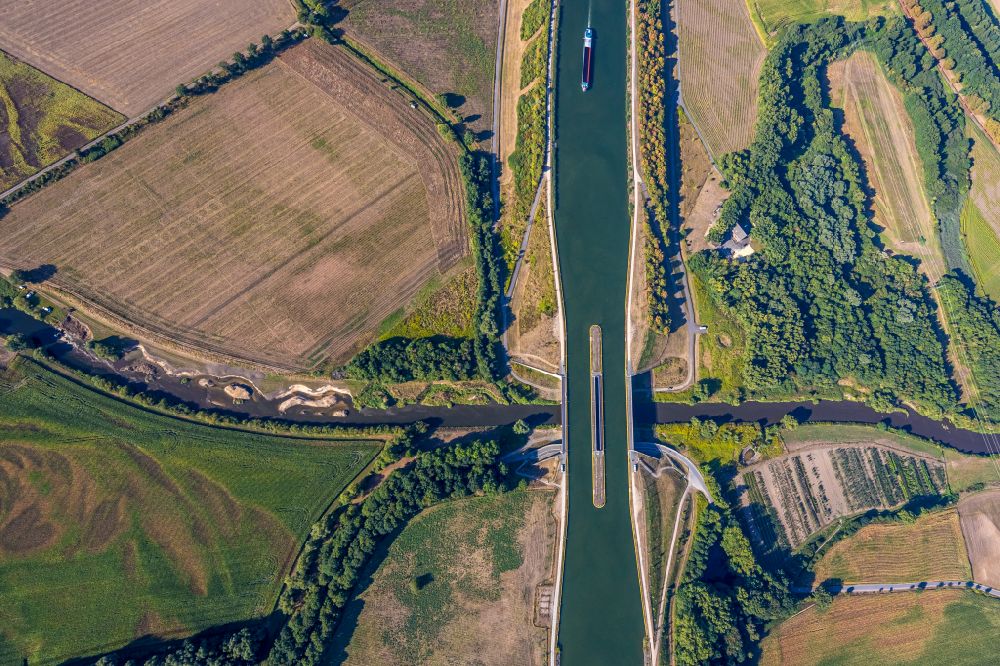 Senkrecht-Luftbild Pelkum - Senkrechtluftbild Fluss - Brücke Kanalbrücke Lippe Neue Fahrt des Dortmund-Ems-Kanal über die Lippe in Pelkum im Bundesland Nordrhein-Westfalen, Deutschland
