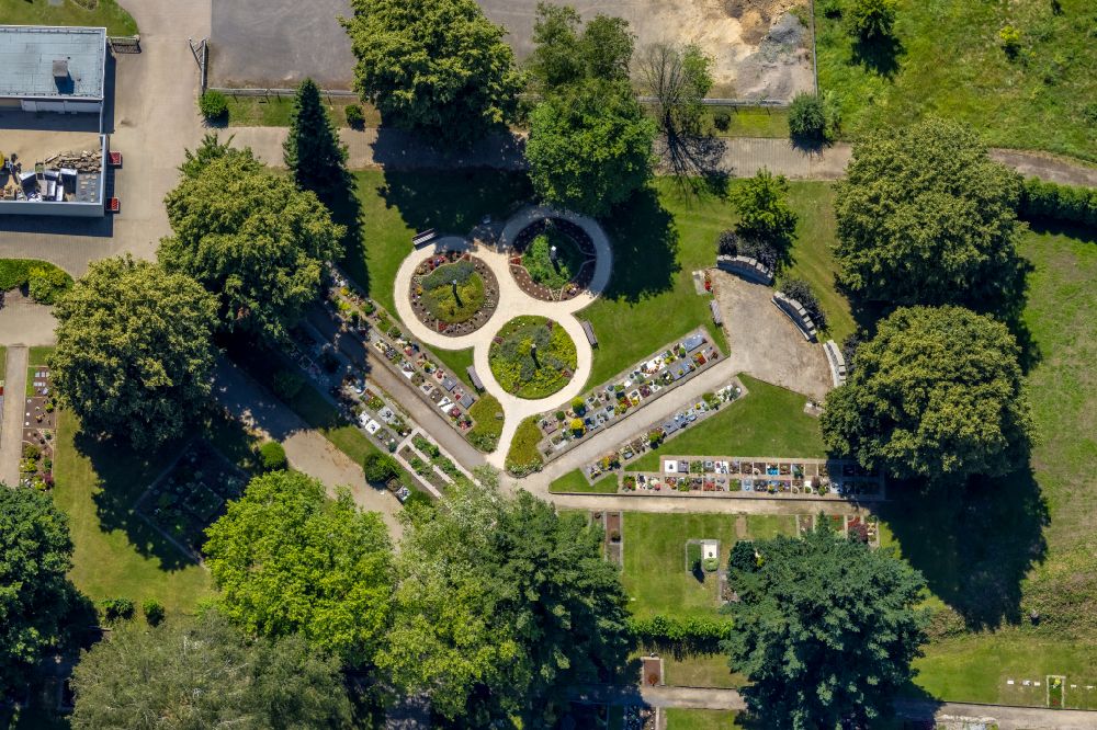 Senkrecht-Luftbild Sprockhövel - Senkrechtluftbild Grabreihen auf dem Gelände des Friedhofes in Sprockhövel im Bundesland Nordrhein-Westfalen, Deutschland