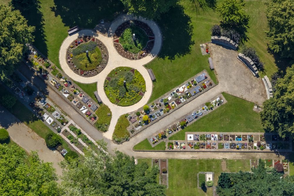 Senkrecht-Luftbild Sprockhövel - Senkrechtluftbild Grabreihen auf dem Gelände des Friedhofes in Sprockhövel im Bundesland Nordrhein-Westfalen, Deutschland