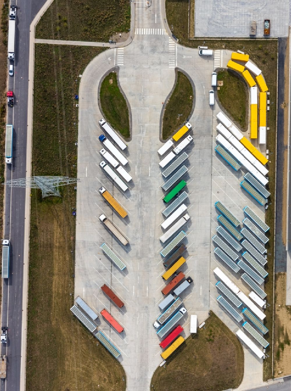 Senkrecht-Luftbild Werne - Senkrechtluftbild LKW- Abstellflächen und Freiflächen- Lager der an der Carl-Zeiss-Straße in Werne im Bundesland Nordrhein-Westfalen, Deutschland